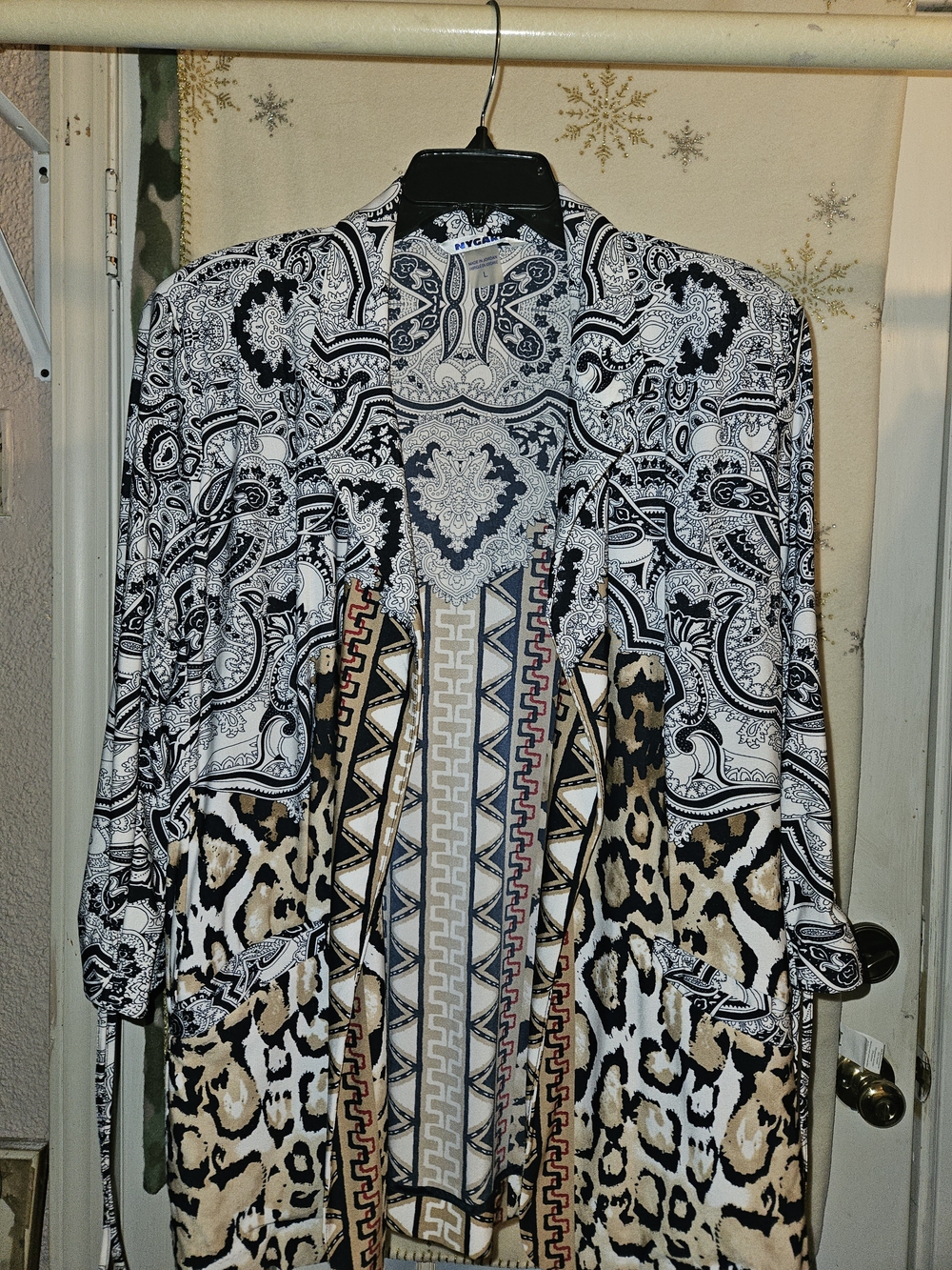Peter Nygard Navy and White Paisley Print Top